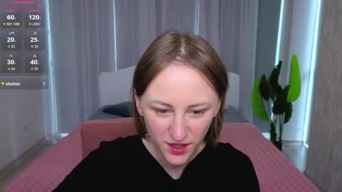 Snapshot of luluchiiii chatting on October 19, 9:47 am Lily online show from October 19, 9:47 am