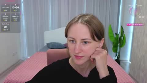 Snapshot of luluchiiii chatting on October 7, 11:28 am Lily online show from October 7, 11:28 am