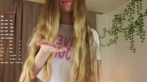 Snapshot of lumapop chatting on October 16, 3:44 pm Kate online show from October 16, 3:44 pm