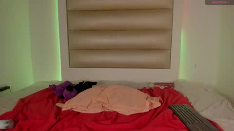 Snapshot of luna__scarlett chatting on October 17, 4:22 pm luna online show from October 17, 4:22 pm