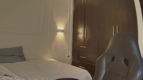 luna and banji online show from December 21, 5:25 am