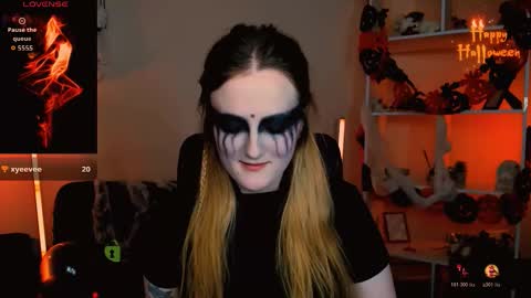 luna_berryy online show from October 23, 7:37 pm