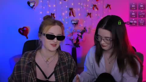 luna_berryy online show from April 18, 7:58 pm