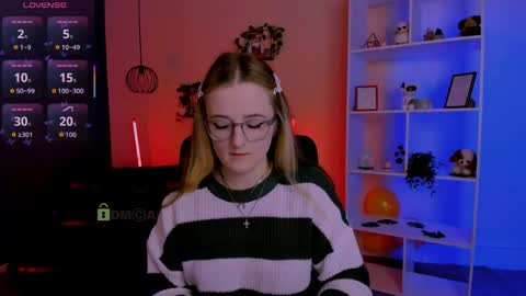 luna_berryy online show from April 12, 7:29 pm