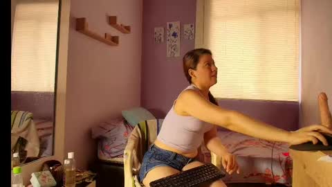 Snapshot of luna_desiree chatting on September 19, 7:28 pm luna_desiree online show from September 19, 7:28 pm
