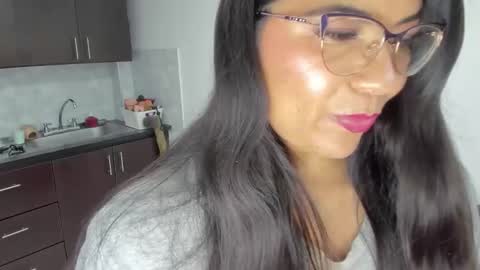 luna  online show from March 29, 10:50 am