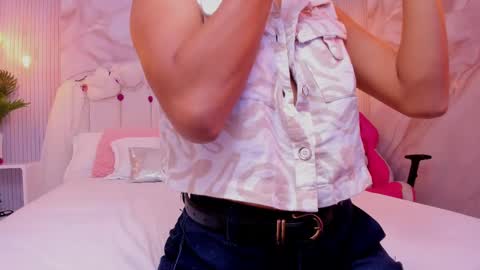 Snapshot of luna_hot_ass chatting on September 18, 10:47 pm luna_hot_ass online show from September 18, 10:47 pm
