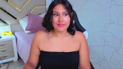 Luna  Jonez  online show from November 24, 2:05 pm