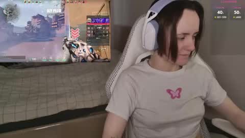 luna_loveeee online show from April 15, 5:22 am