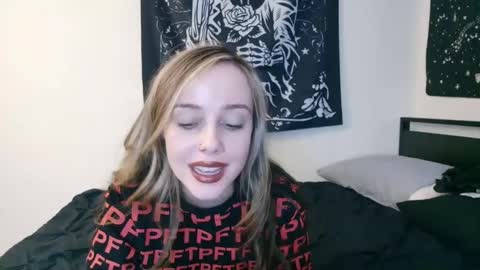 Snapshot of luna_lovelyy chatting on October 14, 4:04 am Luna online show from October 14, 4:04 am