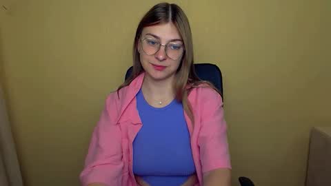 Snapshot of luna_lush_ chatting on October 7, 9:49 am Luna online show from October 7, 9:49 am