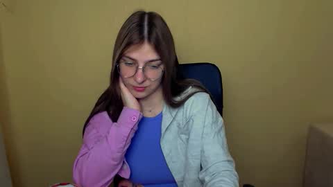 Snapshot of luna_lush_ chatting on October 10, 9:26 am Luna online show from October 10, 9:26 am