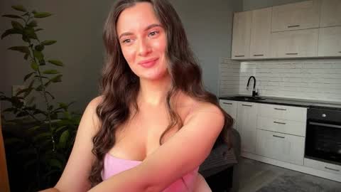 Snapshot of luna_raee chatting on September 21, 7:23 am luna_raee online show from September 21, 7:23 am