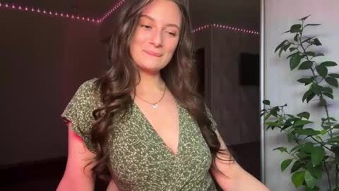 luna_raee online show from December 2, 3:10 pm