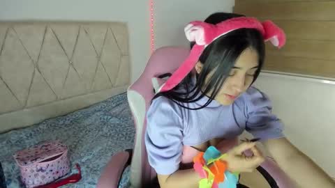 Snapshot of luna_roussee chatting on September 23, 7:46 am luna_roussee online show from September 23, 7:46 am