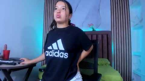 Snapshot of luna_sweeett_ chatting on October 20, 12:10 pm Luna online show from October 20, 12:10 pm