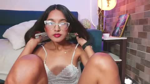 luna_valen online show from April 10, 6:52 am