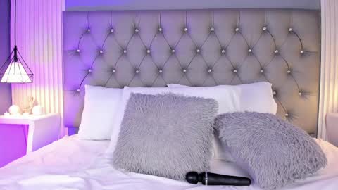 Luna  online show from March 30, 5:57 pm