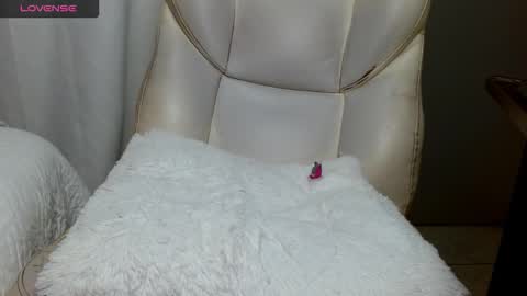 Snapshot of lunadread chatting on October 9, 5:24 am Luna Dread online show from October 9, 5:24 am