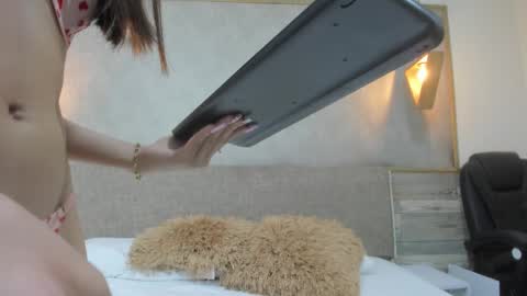 Snapshot of lunaevanss_ chatting on October 3, 1:30 pm LUNA online show from October 3, 1:30 pm