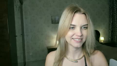 lunaflinn online show from February 5, 7:23 am