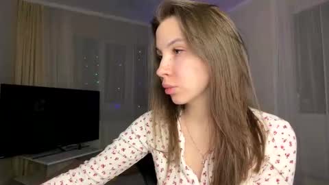 lunail online show from January 15, 5:22 pm