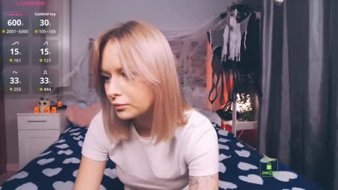 Snapshot of lunaluxyx chatting on October 12, 3:37 pm Luna online show from October 12, 3:37 pm