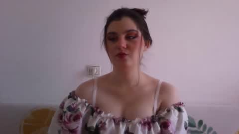 Snapshot of lunamoody chatting on October 2, 7:29 am lunamoody online show from October 2, 7:29 am