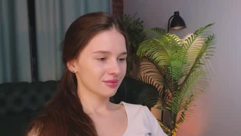 lunaolivia_ online show from November 4, 1:23 pm