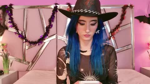 Luna Page online show from October 18, 9:52 pm