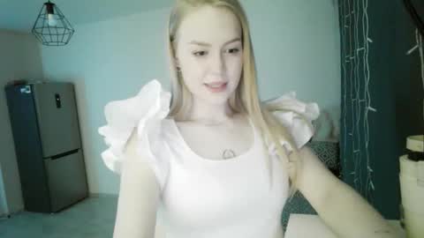 lunapeony online show from March 3, 6:59 pm