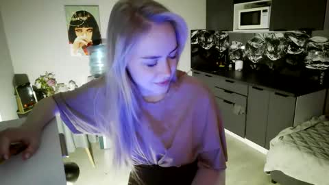 lunapeony online show from February 6, 4:54 pm