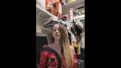 Snapshot of lunapixie2020 chatting on January 17, 6:57 am lunapixie2020 online show from January 17, 6:57 am