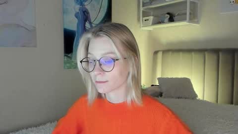 Snapshot of lunar_sofia chatting on October 9, 12:21 pm Sofia online show from October 9, 12:21 pm