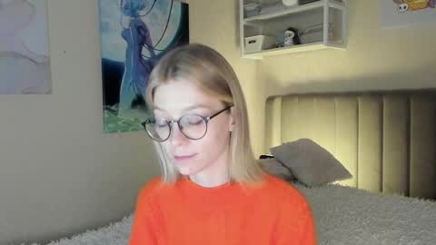 Snapshot of lunar_sofia chatting on October 11, 2:54 pm Sofia online show from October 11, 2:54 pm