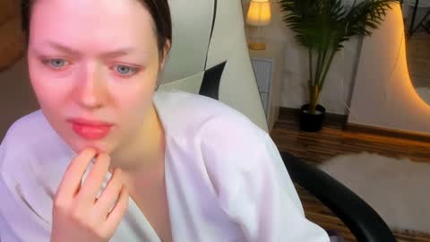 Lily online show from December 1, 6:22 am