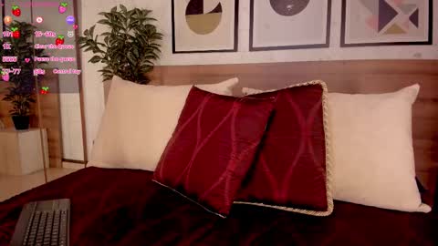 Luna Ruso  online show from January 7, 8:36 pm