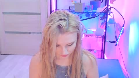 Snapshot of lunatale chatting on February 7, 3:13 am Kate online show from February 7, 3:13 am