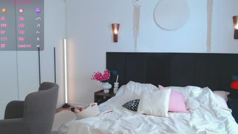 LunaticaBae online show from March 30, 4:01 am