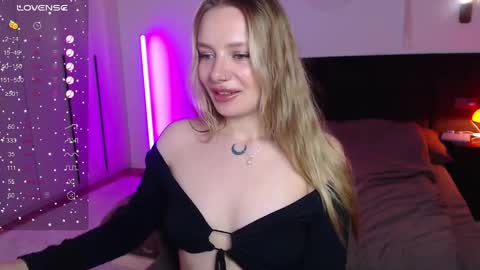 LunaticaBae online show from March 1, 4:26 am