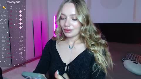 LunaticaBae online show from February 27, 1:08 am