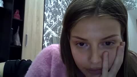Luna  online show from October 18, 7:18 pm