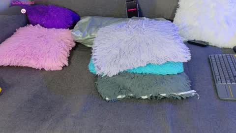 L U N I T A  online show from February 4, 6:50 am