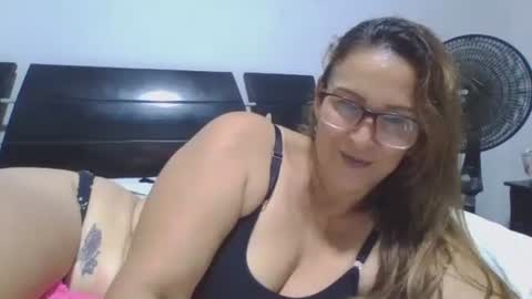 Lupita online show from November 10, 1:52 am