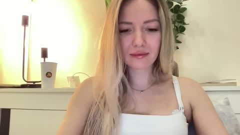 lusiluv online show from April 23, 9:05 pm