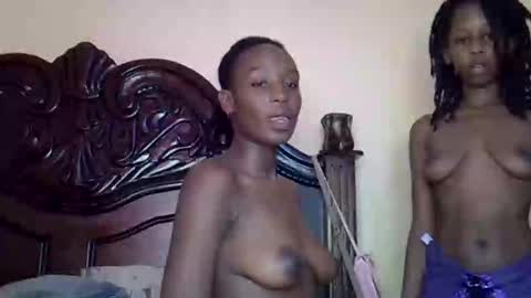 lutino_lovebirds online show from March 20, 12:10 pm