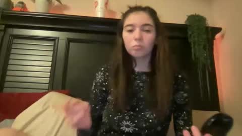 luvrxstarx online show from December 5, 12:10 am