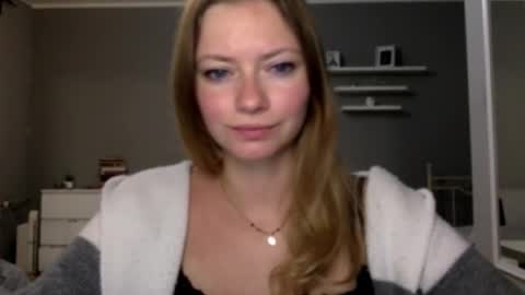 Millie online show from December 17, 10:27 pm