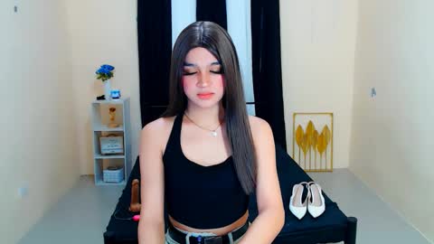 Snapshot of lux_white chatting on September 28, 2:53 am queen lux online show from September 28, 2:53 am