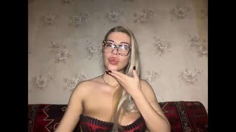 LuxSonyaStar online show from December 3, 9:15 pm